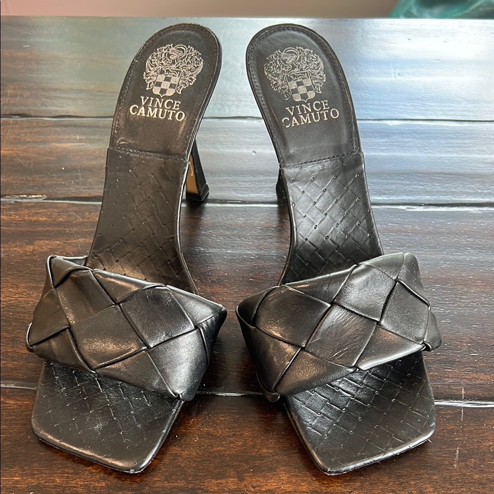 Vince Camuto Black Heeled Shoes with Elegant Design